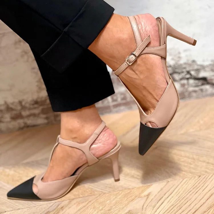 VALENTINA | ZAPATILLAS BICOLOR CON CORREA: CLASE Y CONTRASTE EN UN ÍCONO CONTEMPORÁNEO