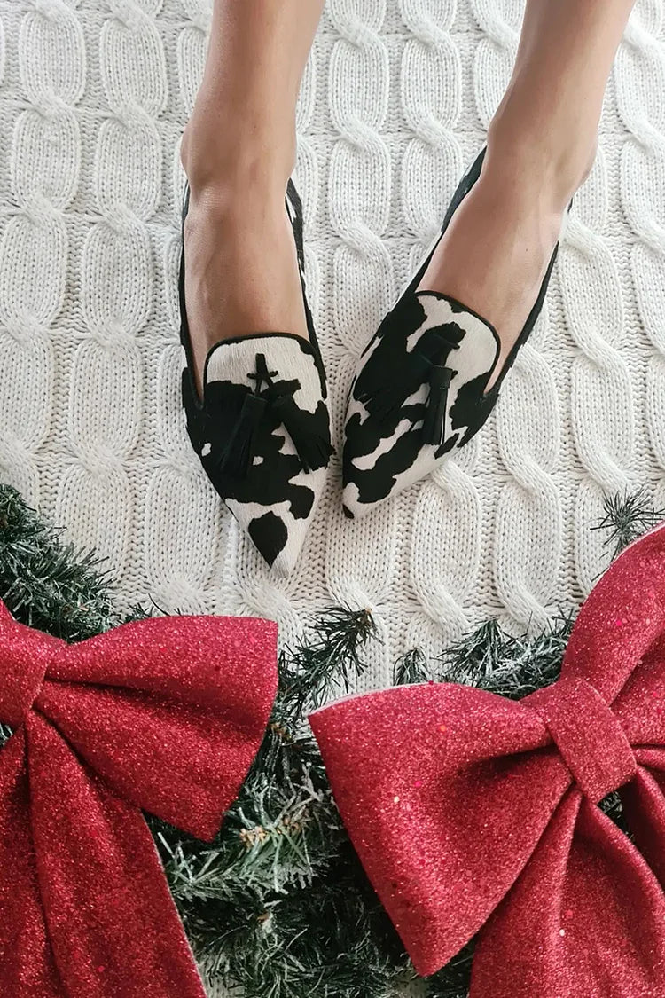 GIULIA | Mocasines refinados de punta con elegantes borlas decorativas