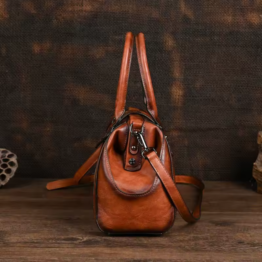 Florina - Bolsa de Piel con Grabados y Motivos Florales