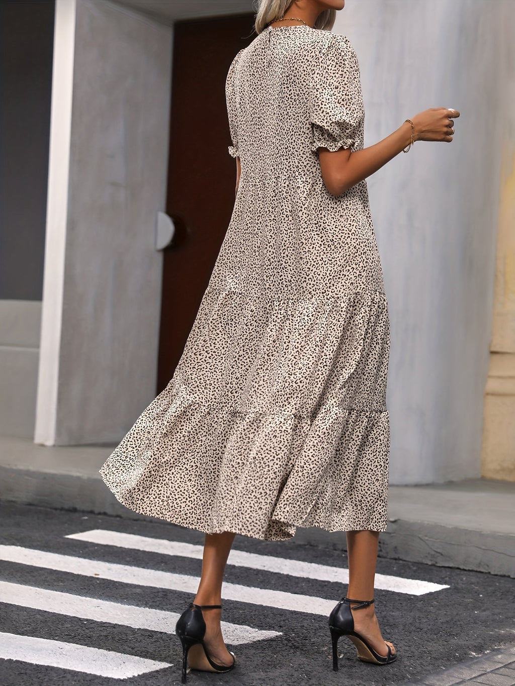 Harriet | Vestido Casual de Cuello Redondo con Detalle de Volante