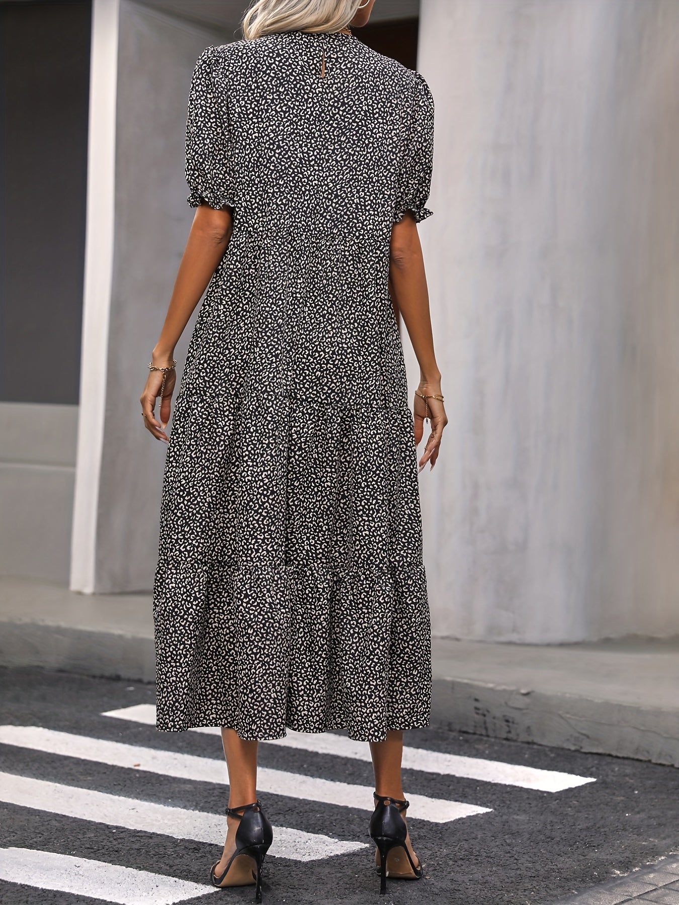 Harriet | Vestido Casual de Cuello Redondo con Detalle de Volante