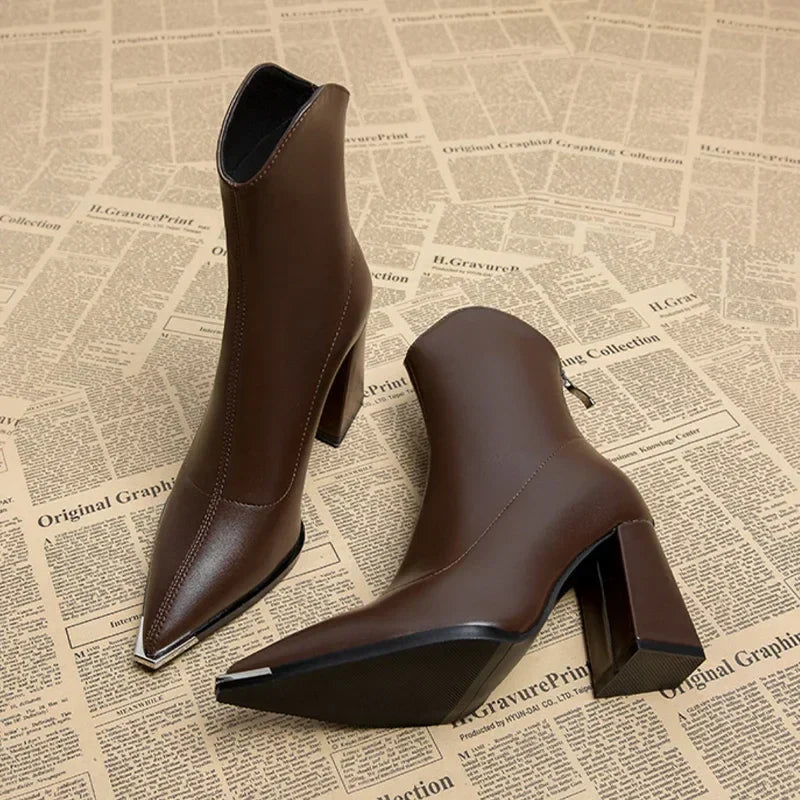 TACONES DE PIEL CON AJUSTE RELAJADO